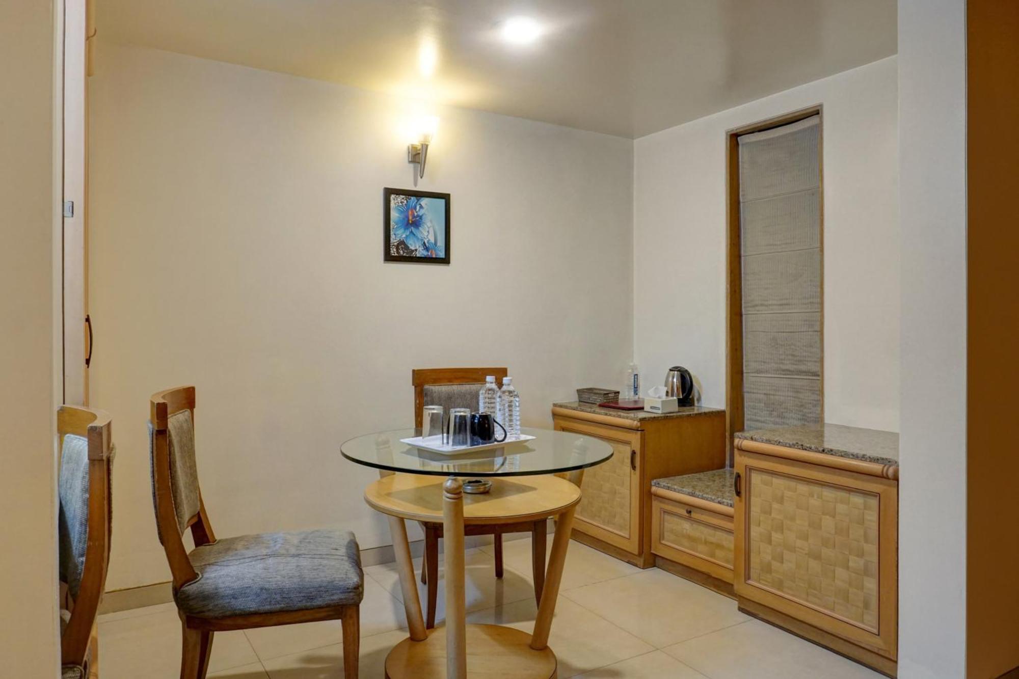 Townhouse Oak Orchard Hotel Pune Exteriör bild