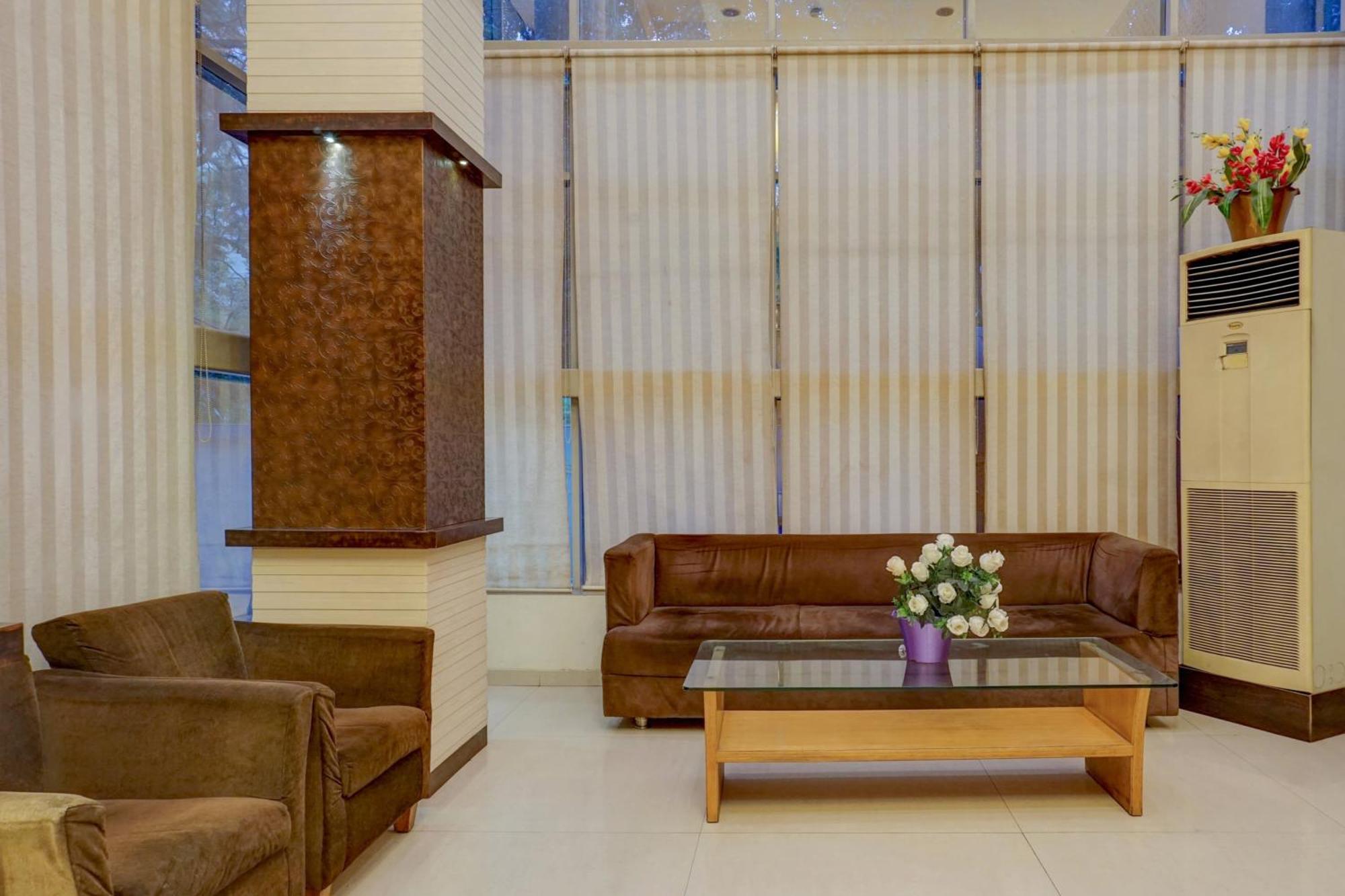 Townhouse Oak Orchard Hotel Pune Exteriör bild