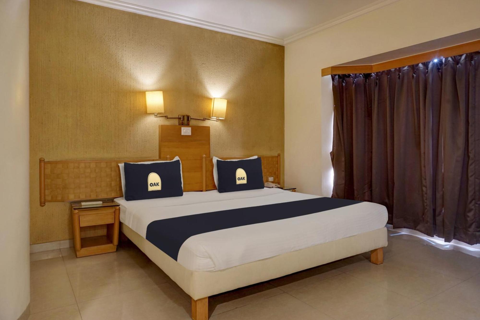 Townhouse Oak Orchard Hotel Pune Exteriör bild